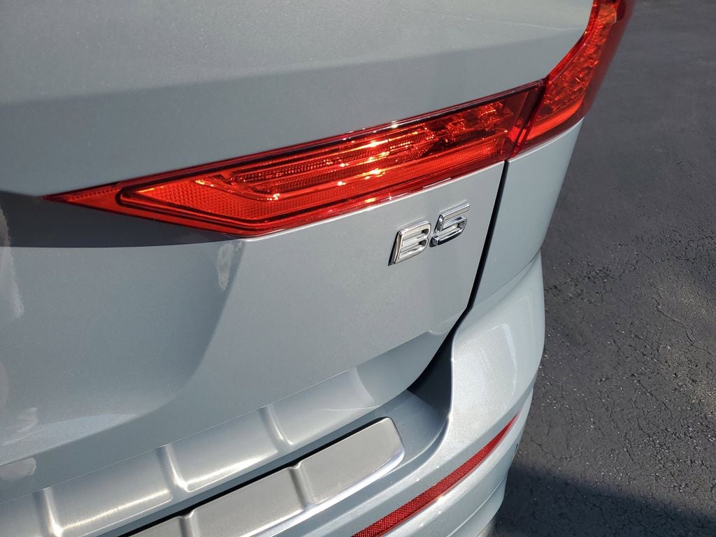2023 Volvo XC60 Plus Bright Theme