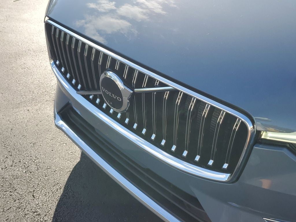 2023 Volvo XC60 Plus Bright Theme
